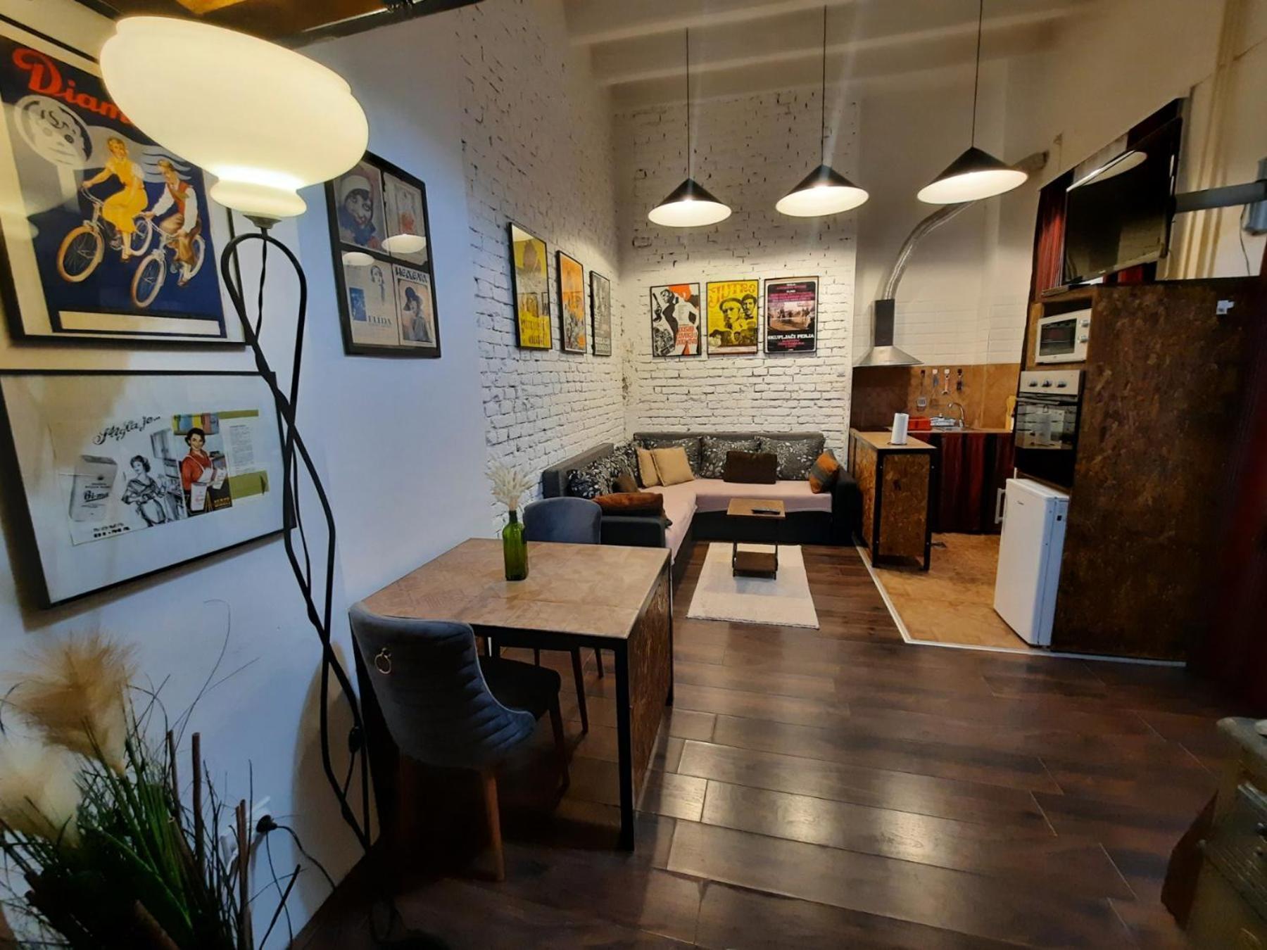 شقة Authentic Belgrade Centre - Split Level Loft With Patio In Courtyard المظهر الخارجي الصورة