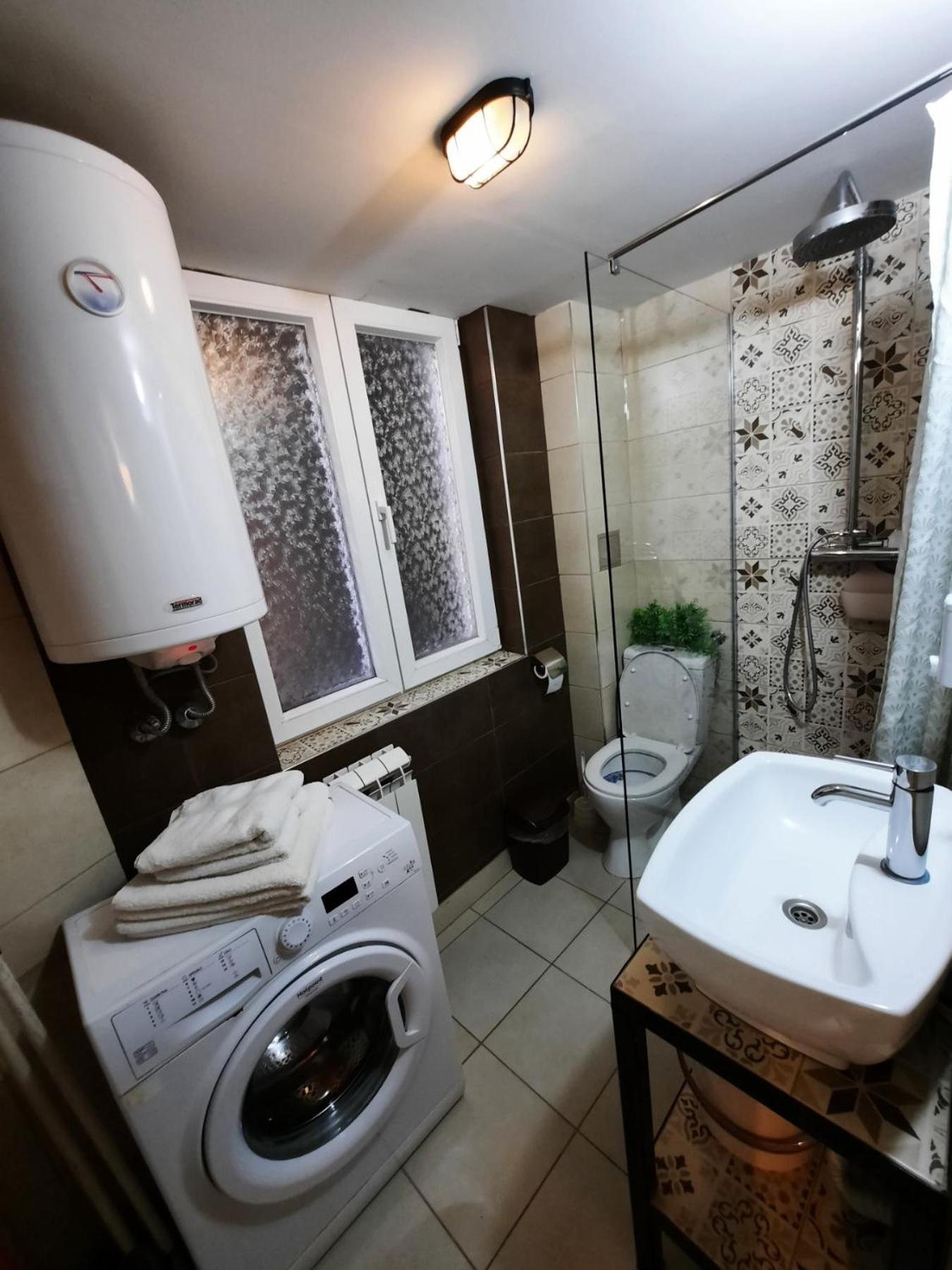 شقة Authentic Belgrade Centre - Split Level Loft With Patio In Courtyard المظهر الخارجي الصورة